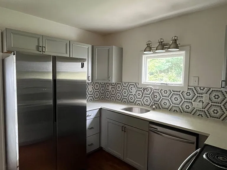 1005 E Wylie St — Photo 4