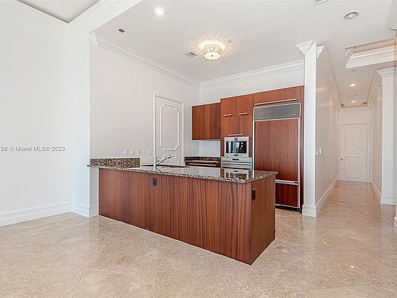 4th image of 15901 Collins Ave #2