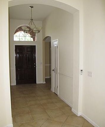 Foyer : Note the tall ceilings, updated fixtures and fresh p