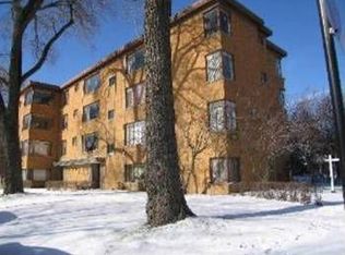 7402 N Sheridan Rd #2, Chicago, IL 60626