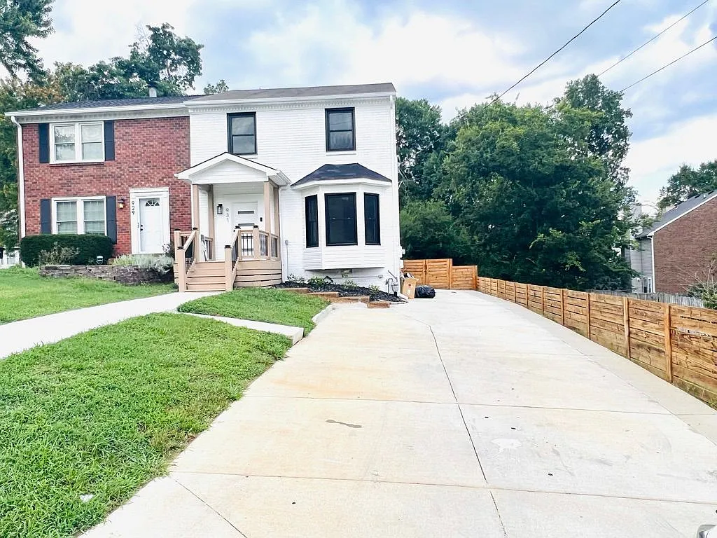 3 bed, 2.5 bath, 1700 sqft, $2,800 — Photo 2