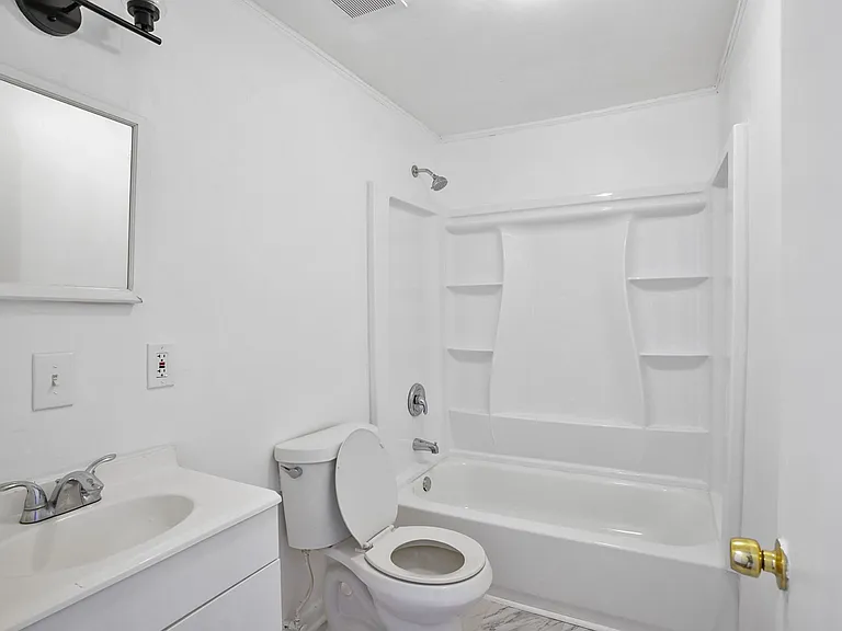 1220 E Victory Dr #1 — Photo 9