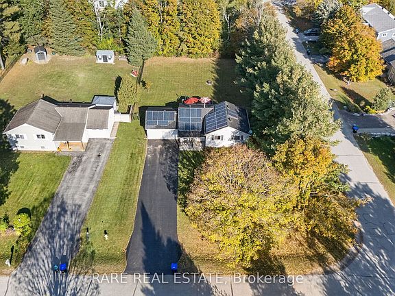 3rd image of 36 Sugarbush Rd