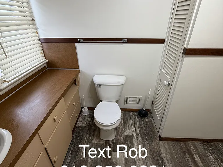 850 Houseman Ave NE #B — Photo 16