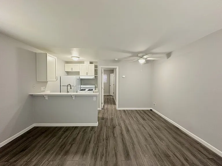 630 N Van Buren St — Photo 8