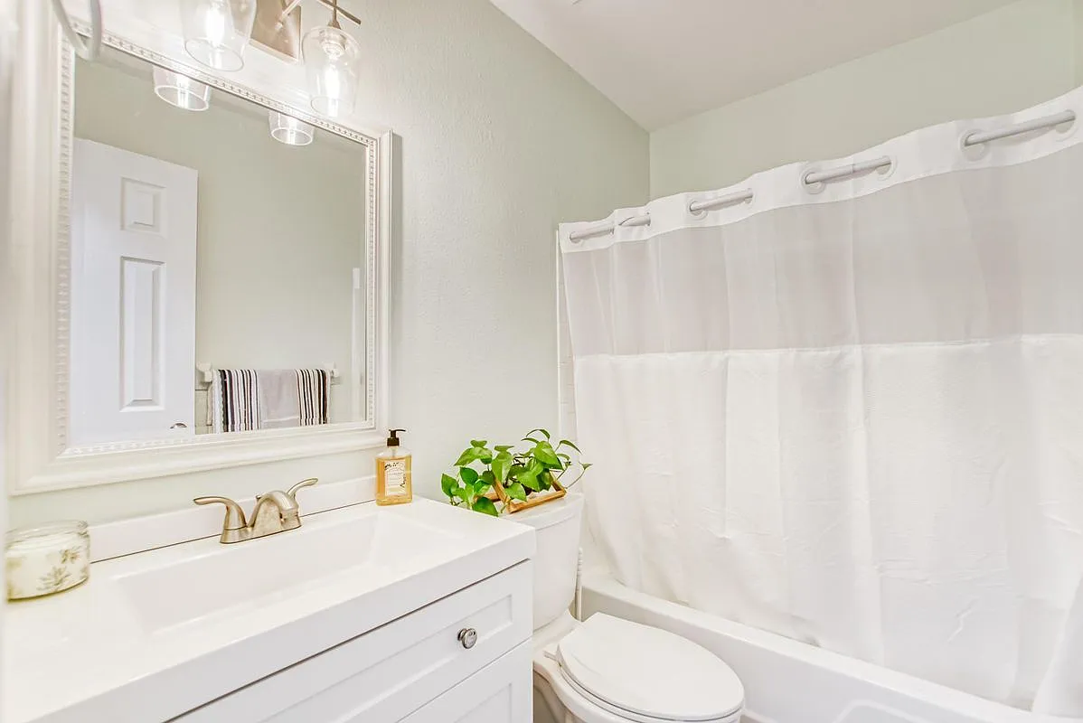 4 bed, 2.0 bath, 1197 sqft, $3,200 — Photo 4