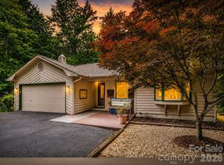 425 Winesap Blvd, Lake Lure, NC 28746