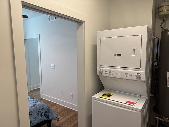 5th image of 3000 Edwin Way #102