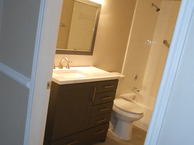 Hulen Heights Apartments — Photo 15