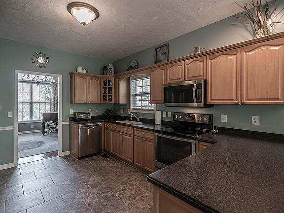 5th image of 400 Landons Cir
