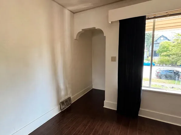 2561 McGill St, Vancouver, BC V5K 1G9