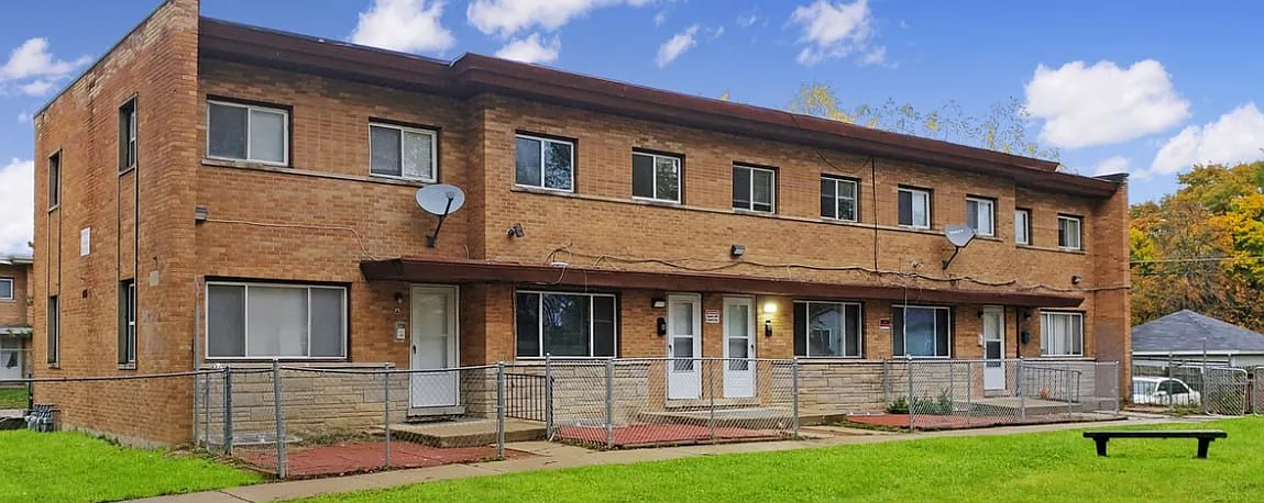 3 bed, 1350 sqft, $1,950 — Photo 1