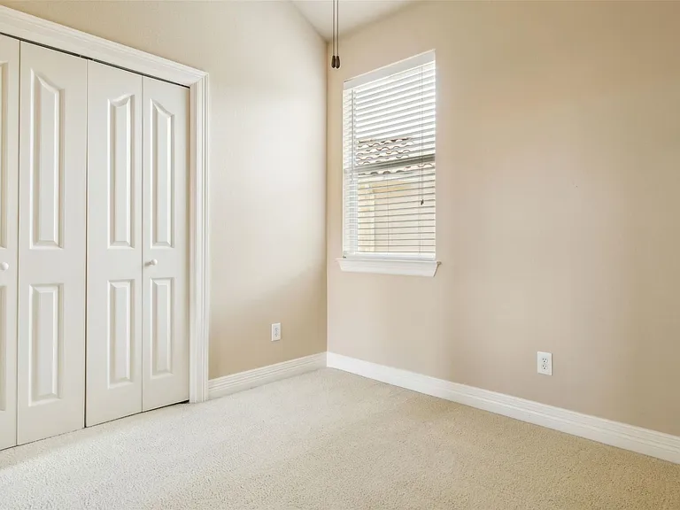 15528 Interlachen Dr — Photo 9