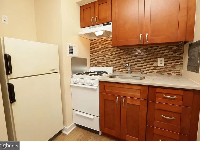 2101 Chestnut St #826 — Photo 16