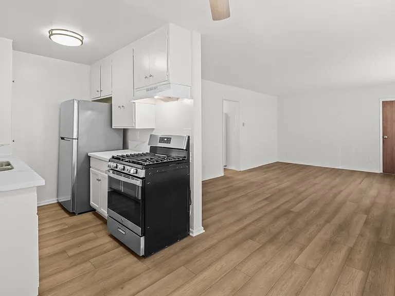 1747 Franklin St #4 — Photo 6