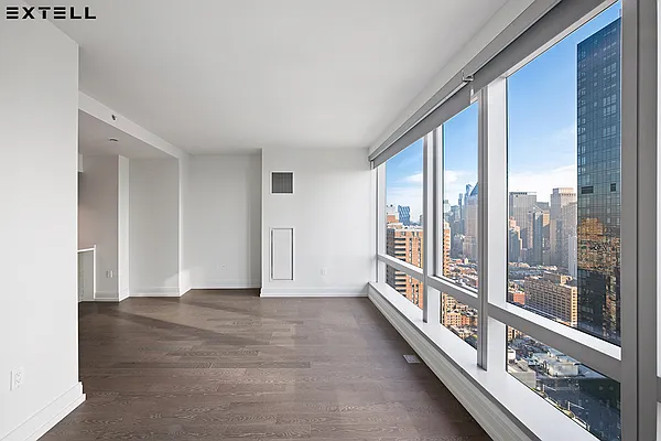 Rented by Extell Marketing Group LLC | media 3