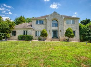 8 Crestwood Ct, Holmdel, NJ 07733