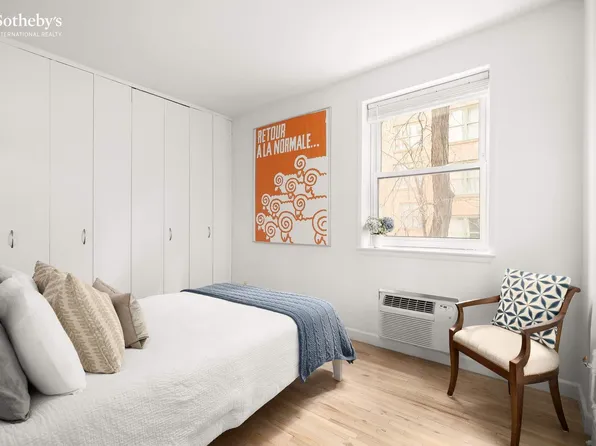 207 East 21st Street 3F image 3 of 8