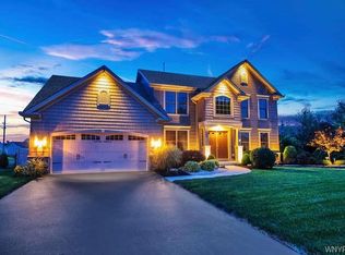 4 Pear Tree Ln, Lancaster, NY 14086