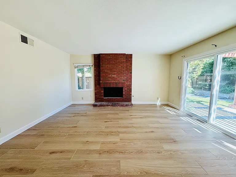10 Coldbrook — Photo 8