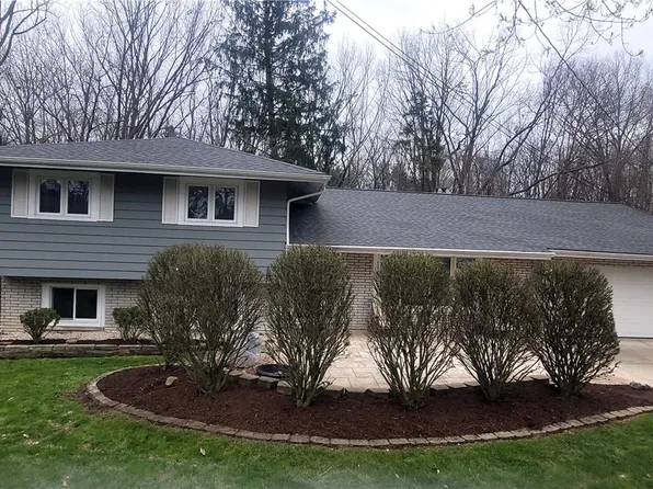 18031 Meadow Ln, Strongsville, OH 44136