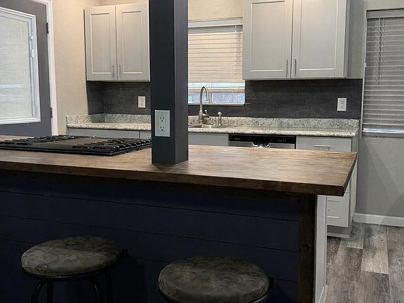 3rd image of 207 W Carlos Ave