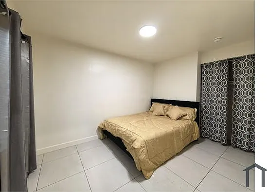 1536 S Del Mar Ave — Photo 2