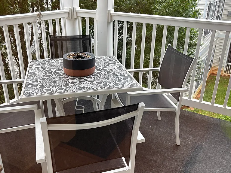 outdoor table for 4