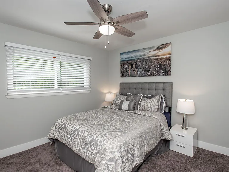 262 Irwin Pl — Photo 8