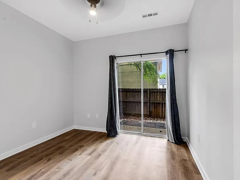 110 Moreland Ave SE #F — Photo 8