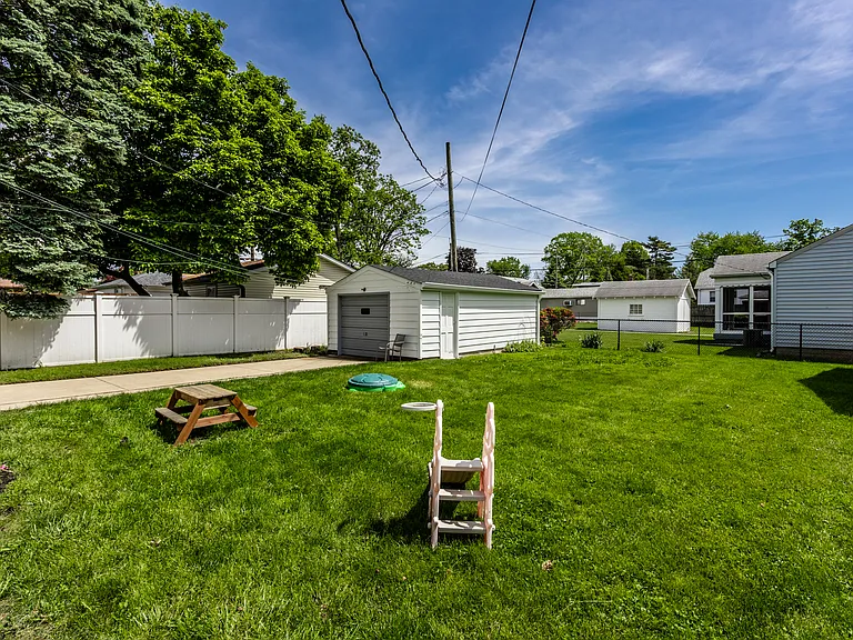 1109 N Bancroft St — Photo 23