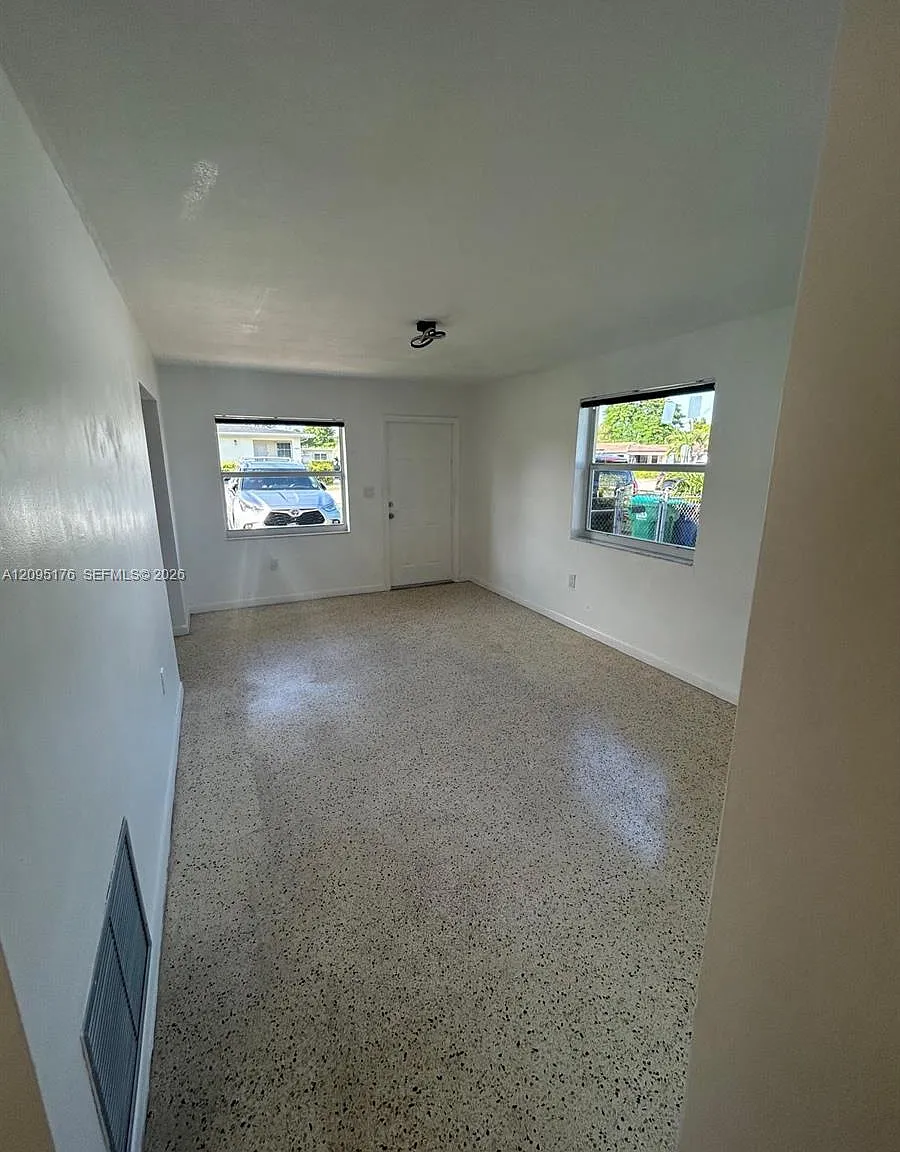 Coral Terrace Sec 2 — Photo 2