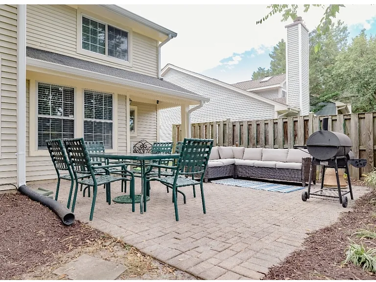 Spacious patio ( comes unfurnished)