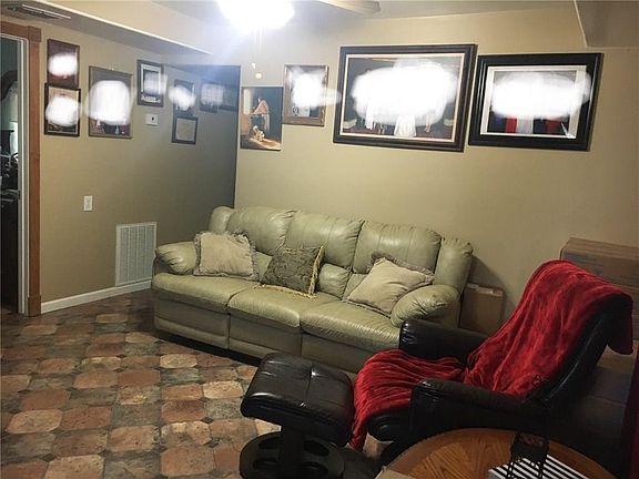 3rd image of 423 W Avenue D