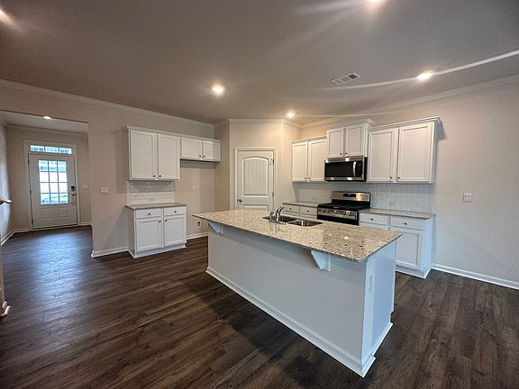3rd image of 615 Quail Pass
