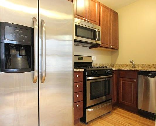 5th image of 2100 W Ainslie St APT 1S
