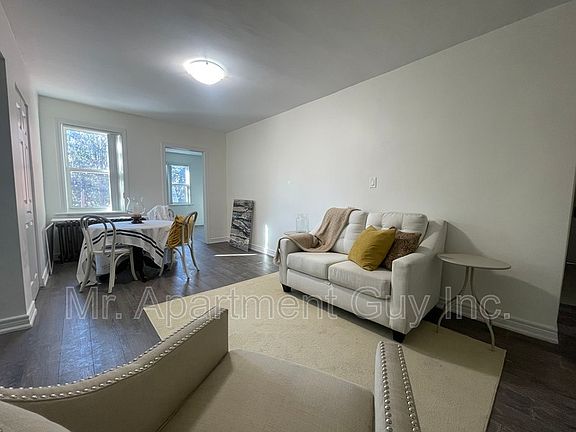 2nd image of 2 Balsam Ave S Suite 11