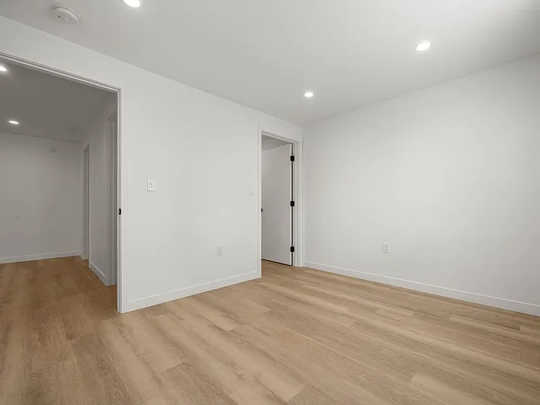 935 S Mariposa Ave — Photo 24
