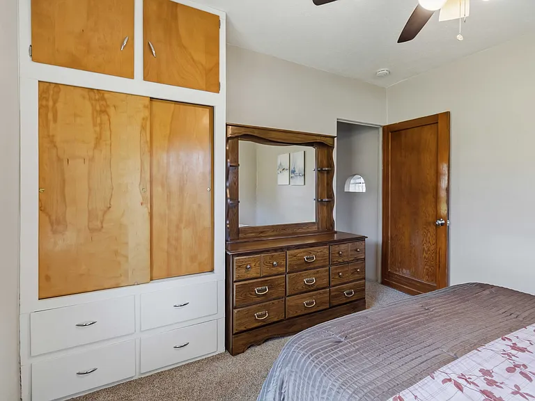 2625 W South Slope Rd — Photo 28
