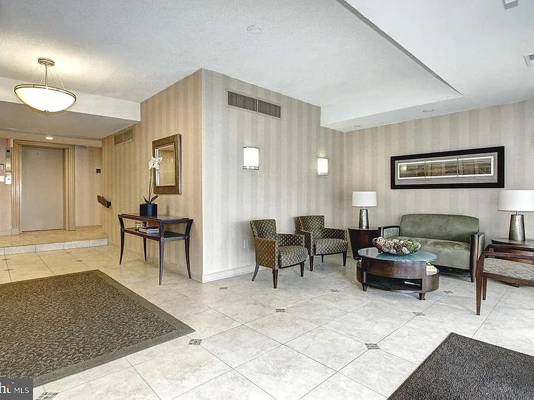 4800 Chevy Chase Dr #404 — Photo 3