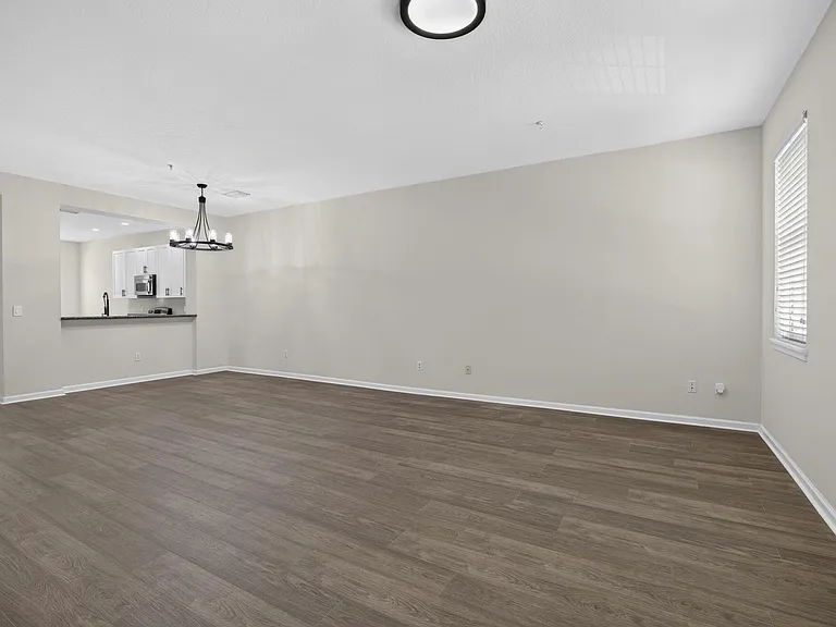 425 Greenwich Cir #204 — Photo 9