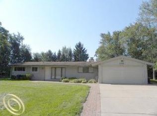 2311 N Pine Center Dr, West Bloomfield, MI 48323