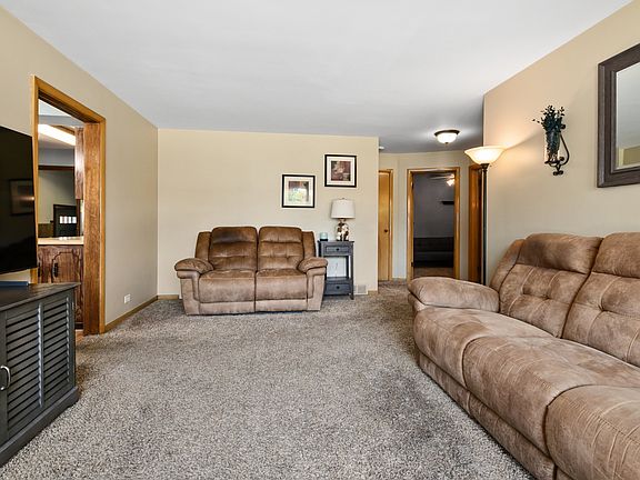 4th image of 2844 W 100th Pl