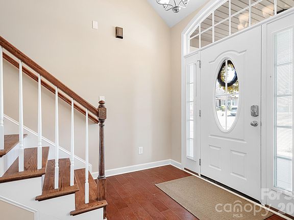 3rd image of 109 Edenton Ln