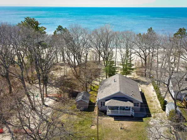 986 Fine Oaks Trl, Port Austin, MI 48467