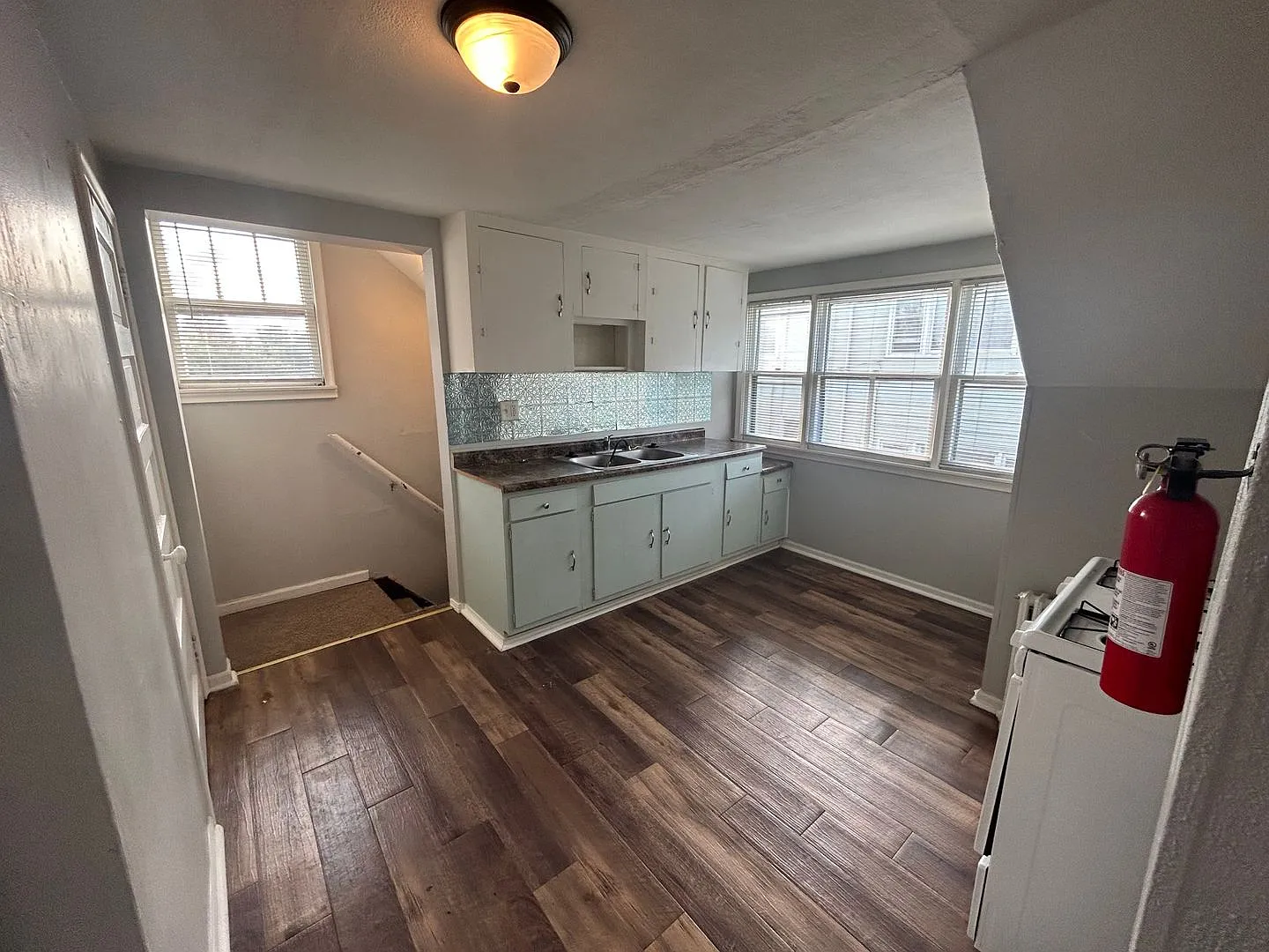 239 Park St W — Photo 3
