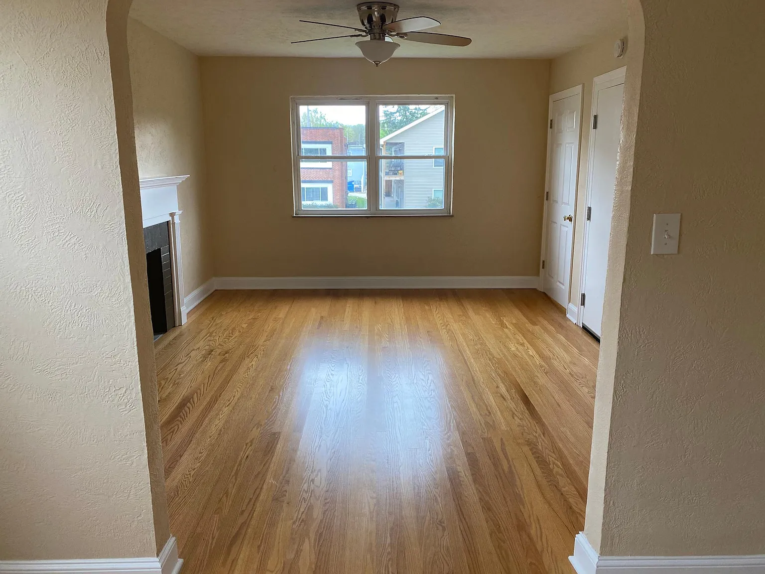 1356 Charleston Ave — Photo 4