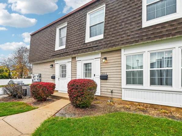 1575 Woodcutter Ln Unit C, Wheaton, IL 60189