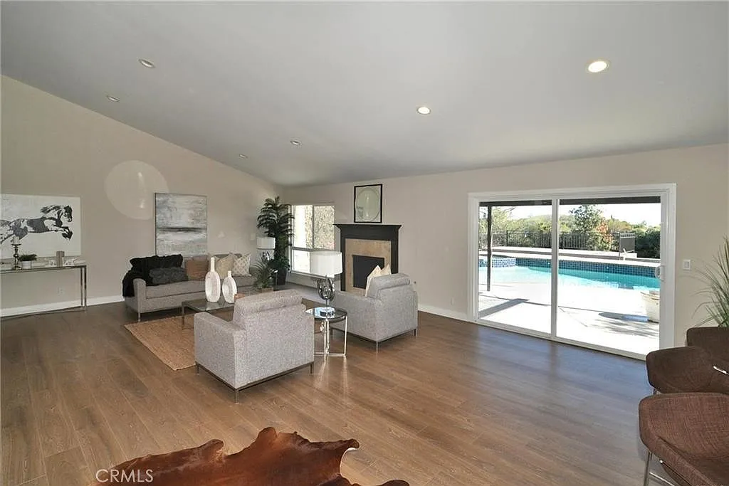 4 bed, 2077 sqft, $5,999 — Photo 4