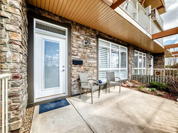 132 SW Rockyledge Vw NW #2, Calgary, AB T3G 5Y3